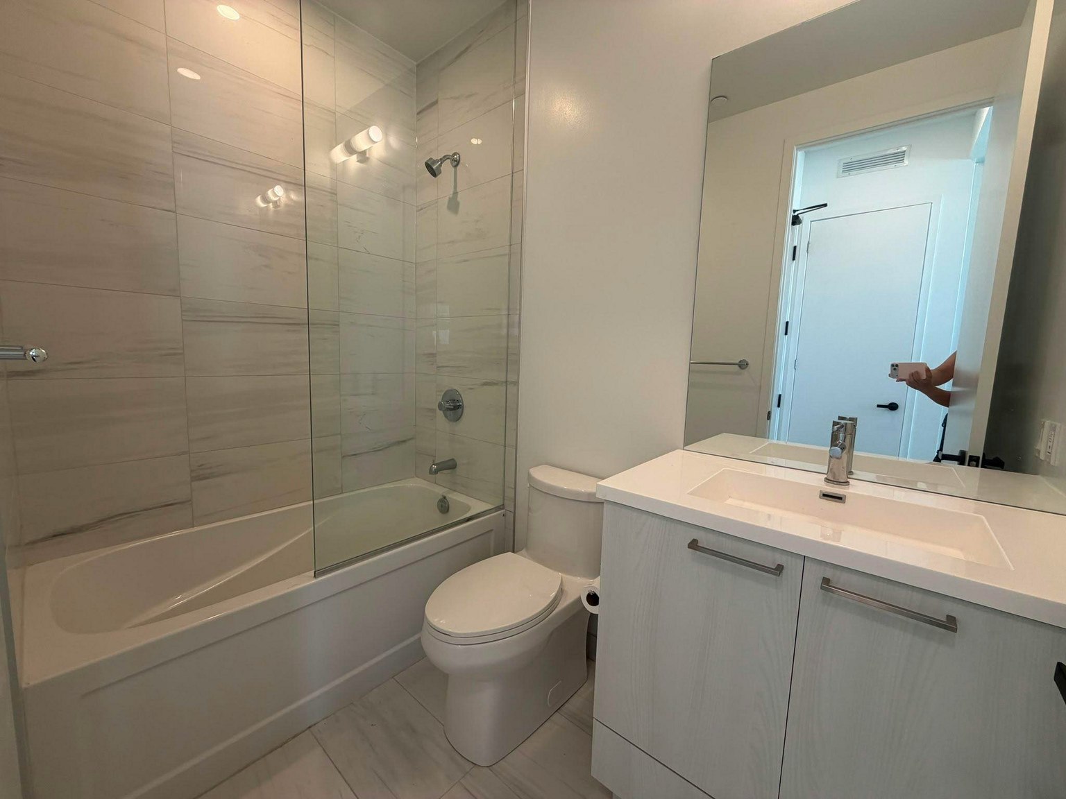 812-225 Commerce Street, Vaughan, ON, L4K 0R1 - 2