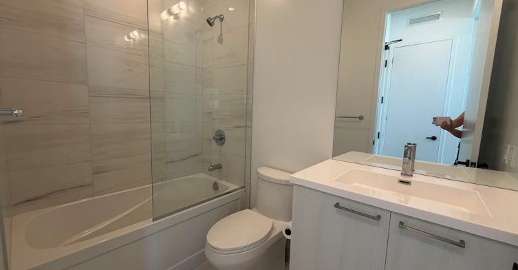 812-225 Commerce Street, Vaughan, ON, L4K 0R1 - 2