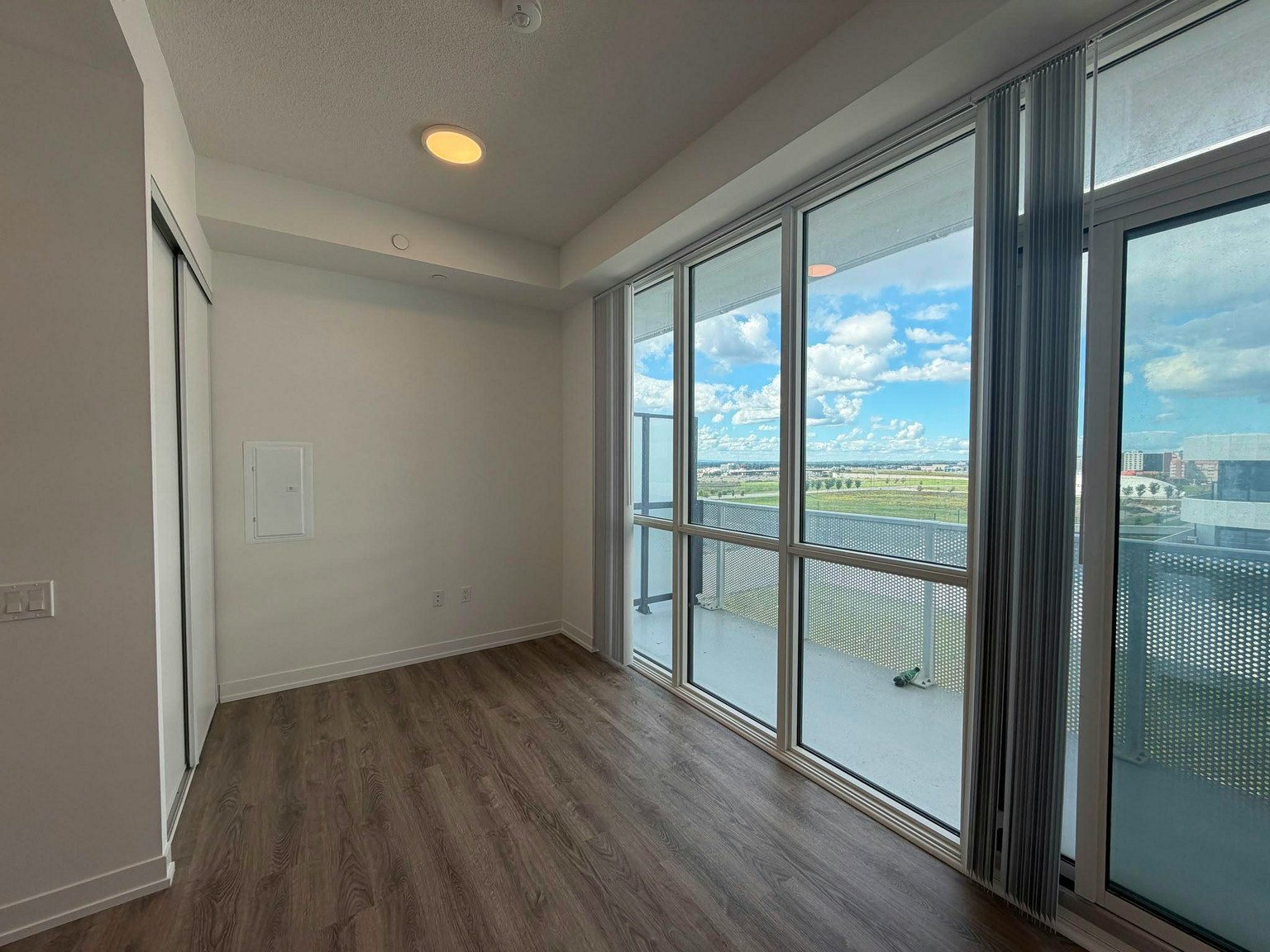 812-225 Commerce Street, Vaughan, ON, L4K 0R1