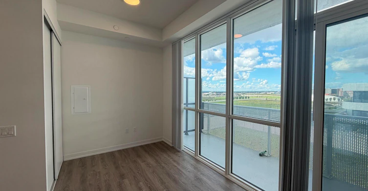 812-225 Commerce Street, Vaughan, ON, L4K 0R1