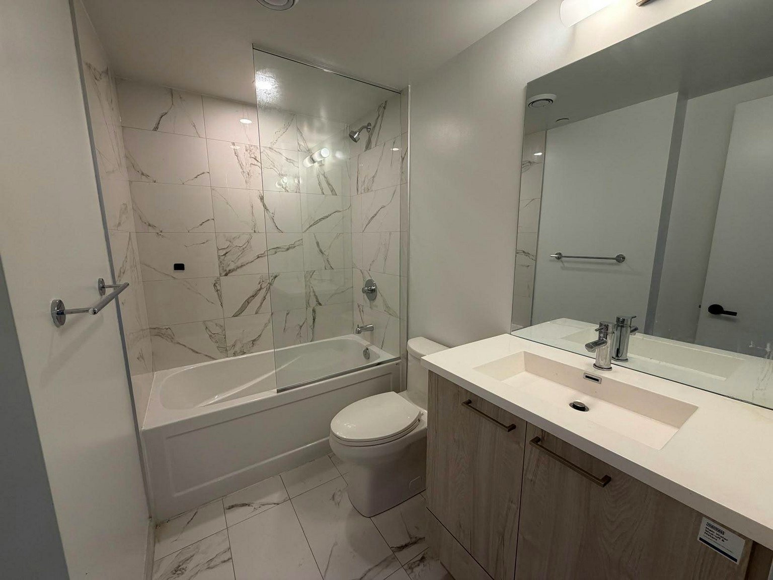 1702-225 Commerce Street, Vaughan, ON, L4K 0R1 - 2