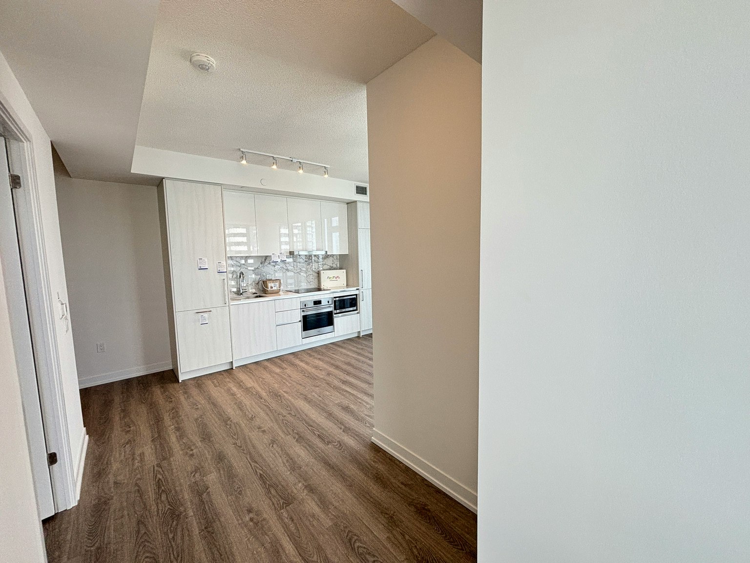 4815-225 Commerce Street, Vaughan, ON, L4K 0R1 5