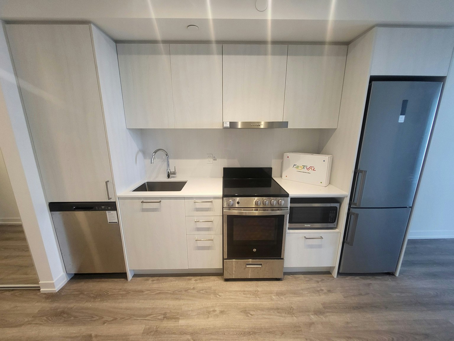 1717-225 Commerce Street, Vaughan, ON, L4K 0R1