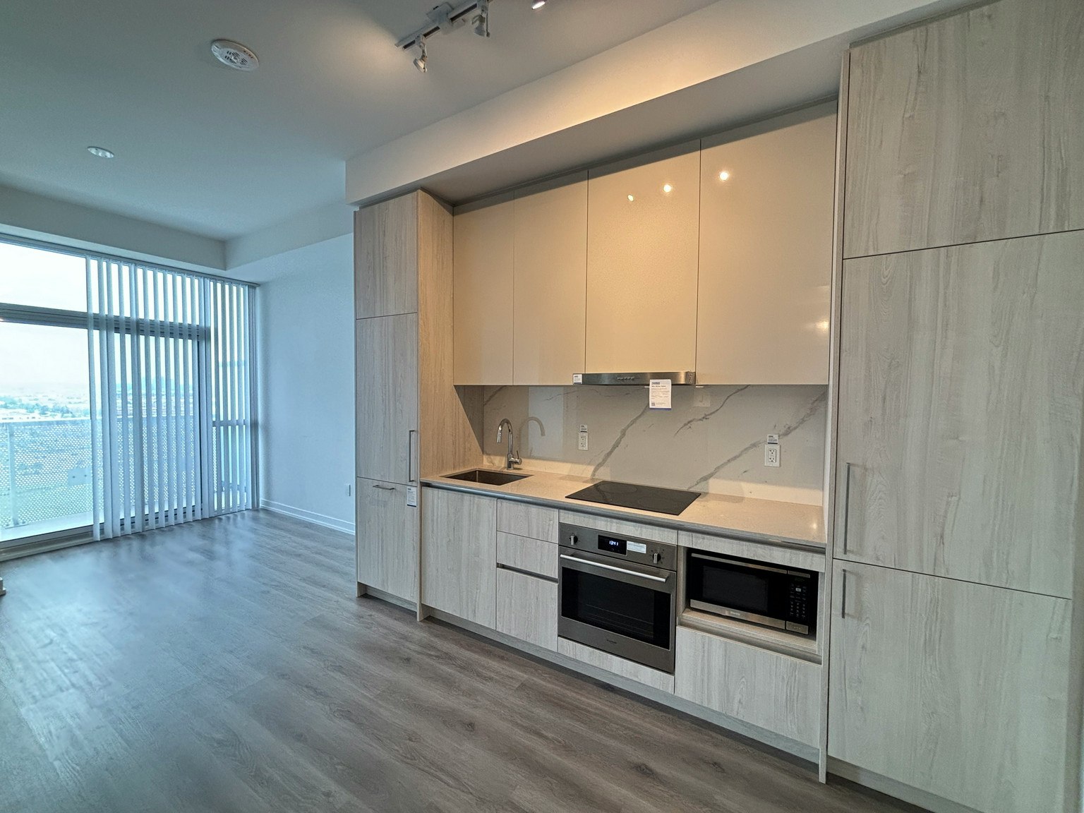 1610-225 Commerce Street, Vaughan, ON, L4K 0R1 2