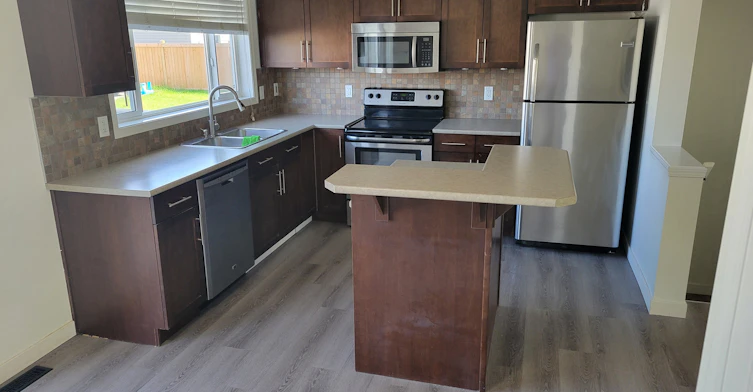 6041 214 Street, Edmonton, AB, T6M 0K1