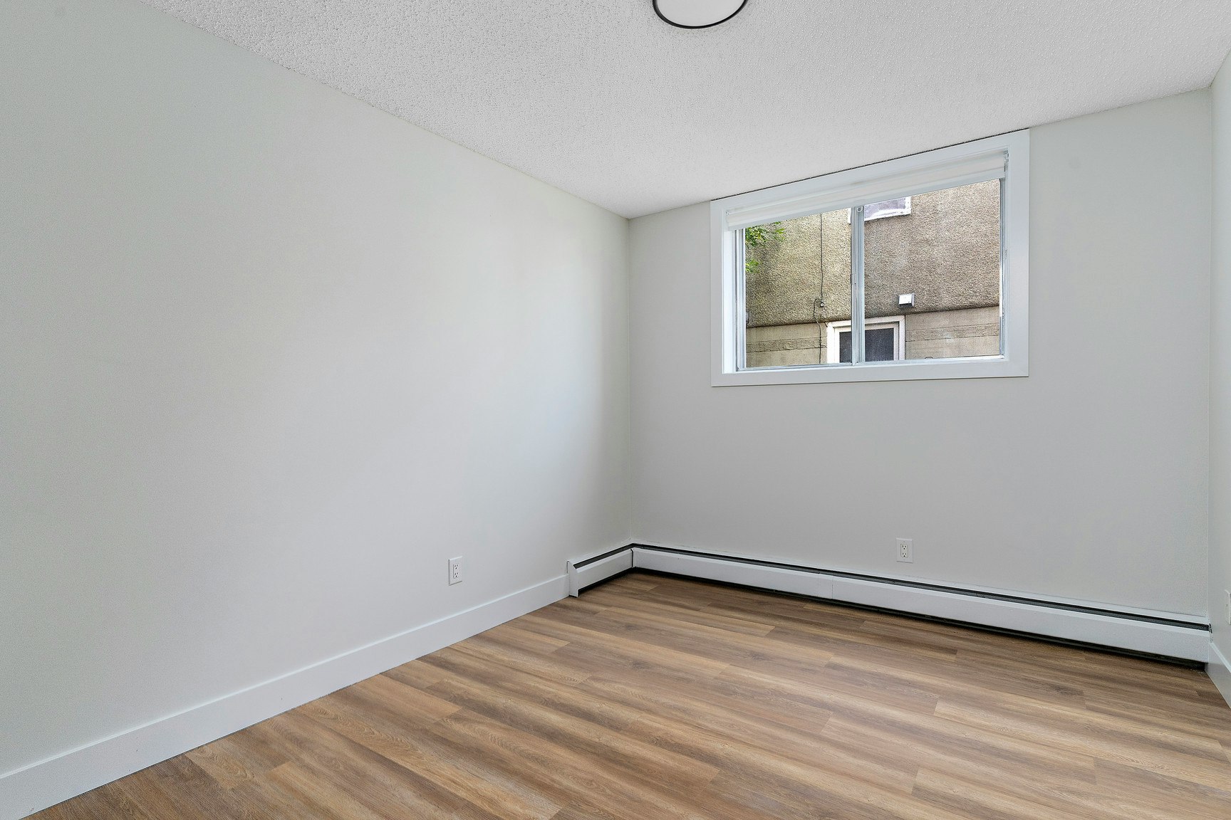 102-10630 114 Street Northwest, Edmonton, AB, T5H 3J9 - 18
