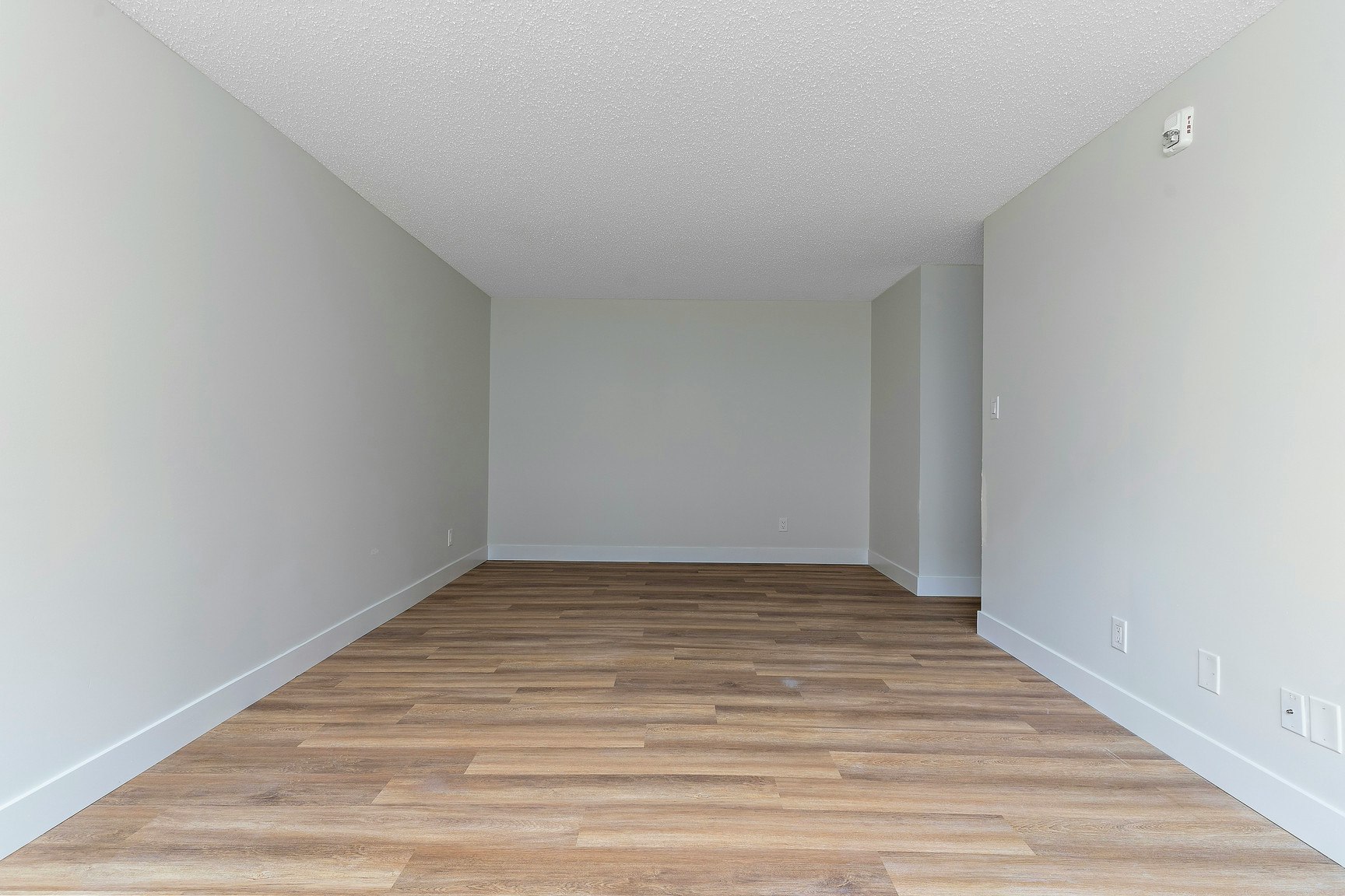 102-10630 114 Street Northwest, Edmonton, AB, T5H 3J9 - 8