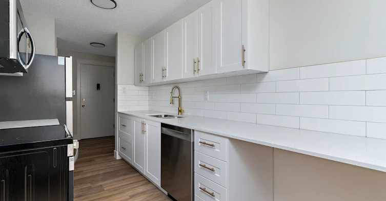 102-10630 114 Street Northwest, Edmonton, AB, T5H 3J9 - 10