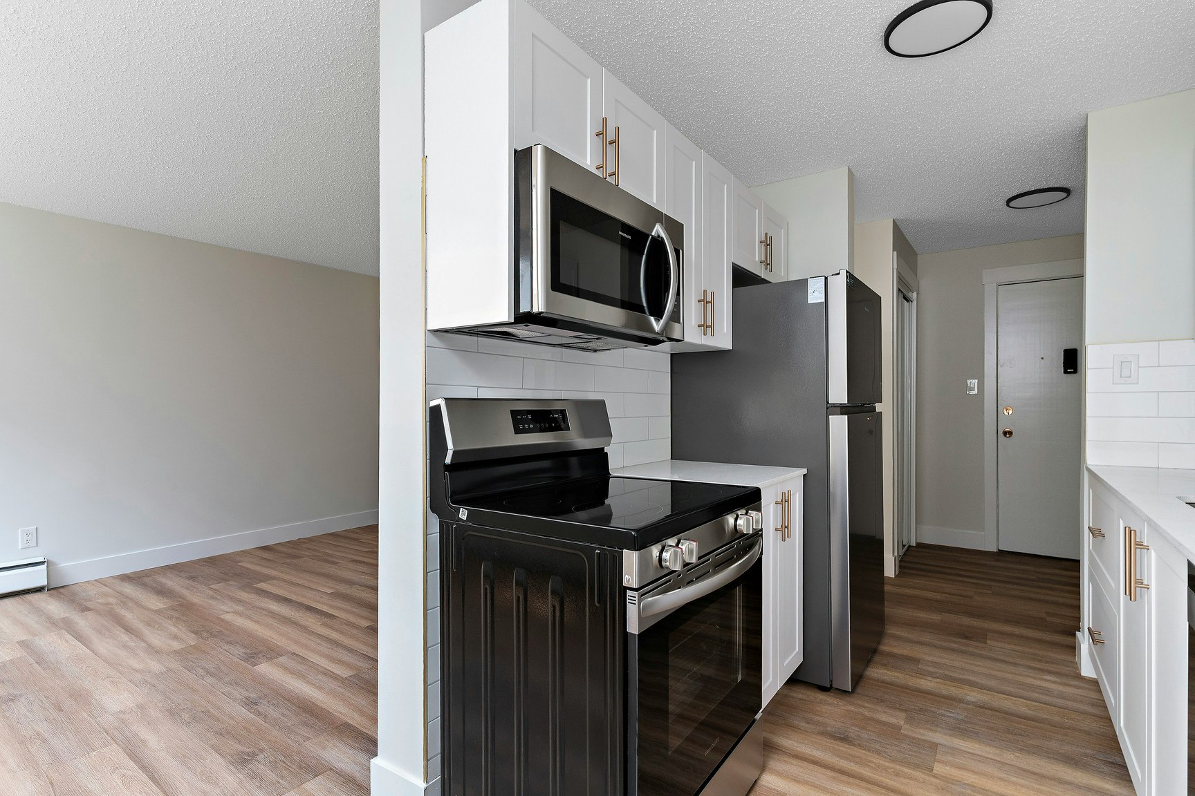 102-10630 114 Street Northwest, Edmonton, AB, T5H 3J9 - 9