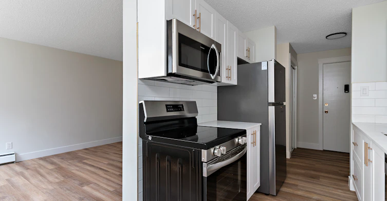 103-10630 114 Street Northwest, Edmonton, AB, T5H 3J9 - 12