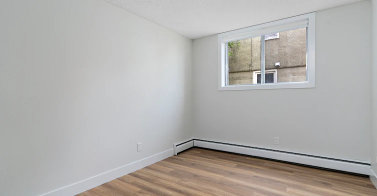 104-10630 114 Street Northwest, Edmonton, AB, T5H 3J9 - 40
