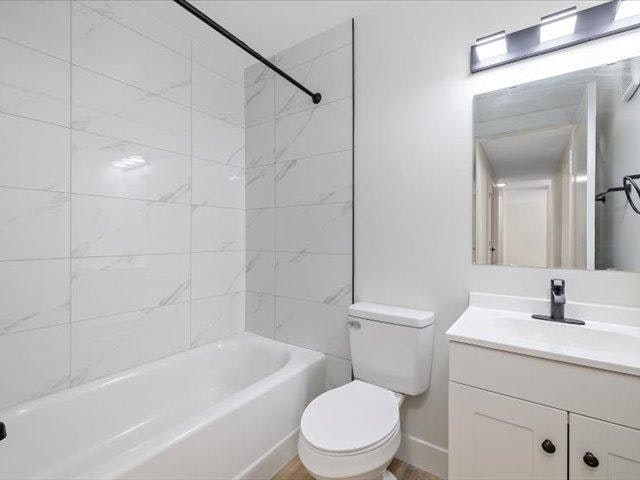 104-10630 114 Street Northwest, Edmonton, AB, T5H 3J9 - 2