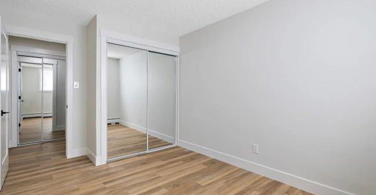 104-10630 114 Street Northwest, Edmonton, AB, T5H 3J9 - 4
