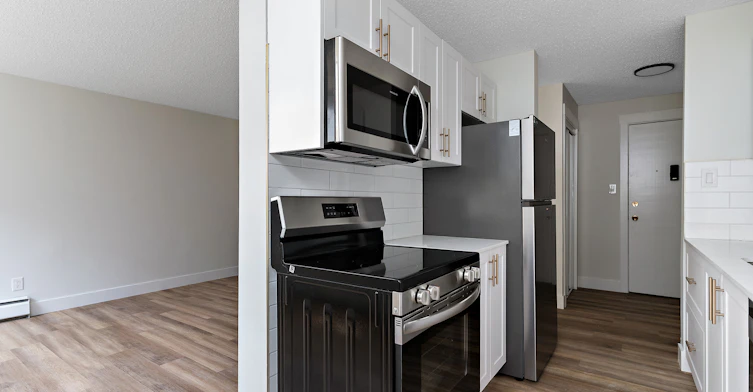 101-10630 114 Street Northwest, Edmonton, AB, T5H 3J9 - 9