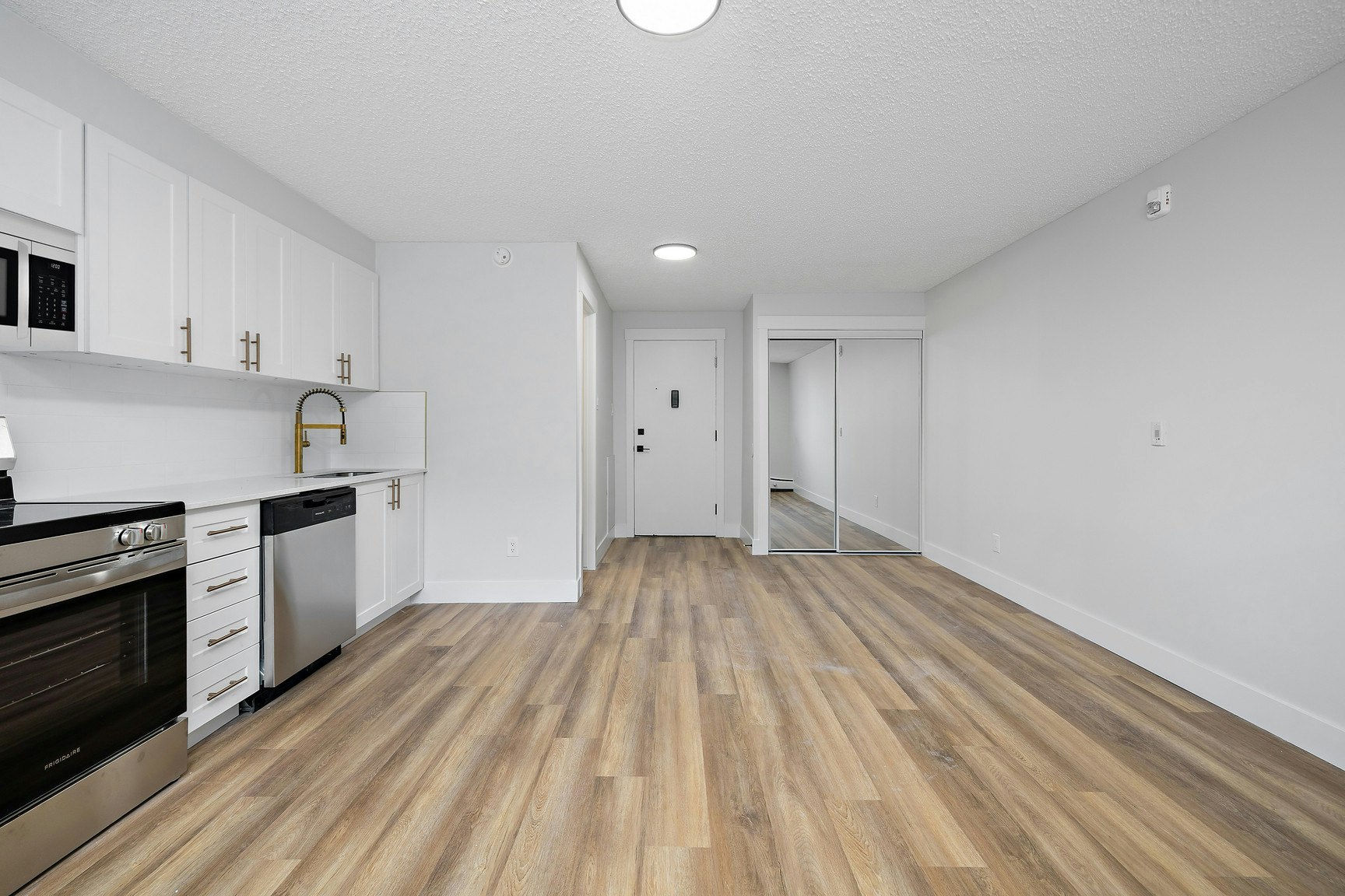 105-10630 114 Street Northwest, Edmonton, AB, T5H 3J9 - 14