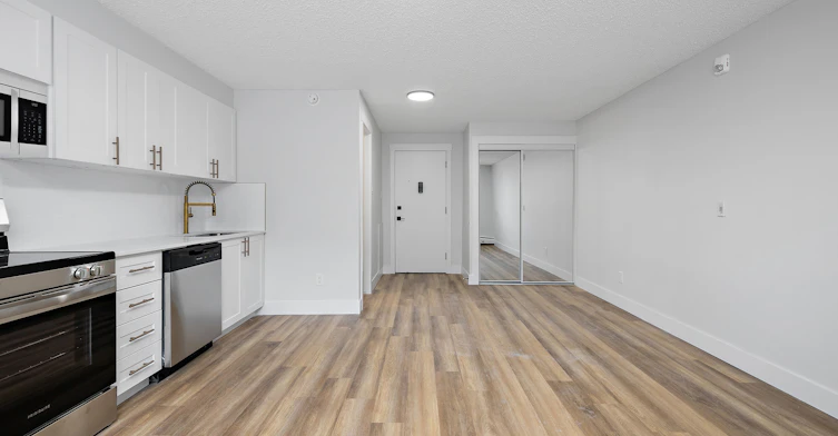 105-10630 114 Street Northwest, Edmonton, AB, T5H 3J9 - 14