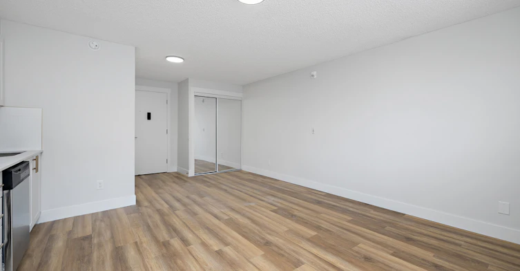 105-10630 114 Street Northwest, Edmonton, AB, T5H 3J9 - 15