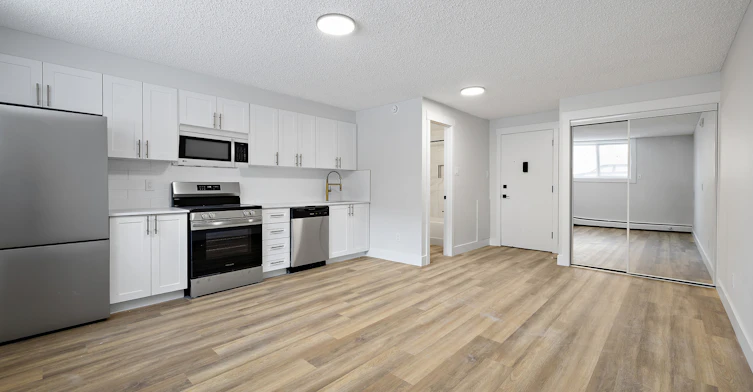 105-10630 114 Street Northwest, Edmonton, AB, T5H 3J9 - 13