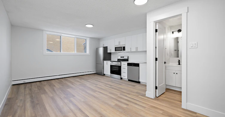 105-10630 114 Street Northwest, Edmonton, AB, T5H 3J9 - 4