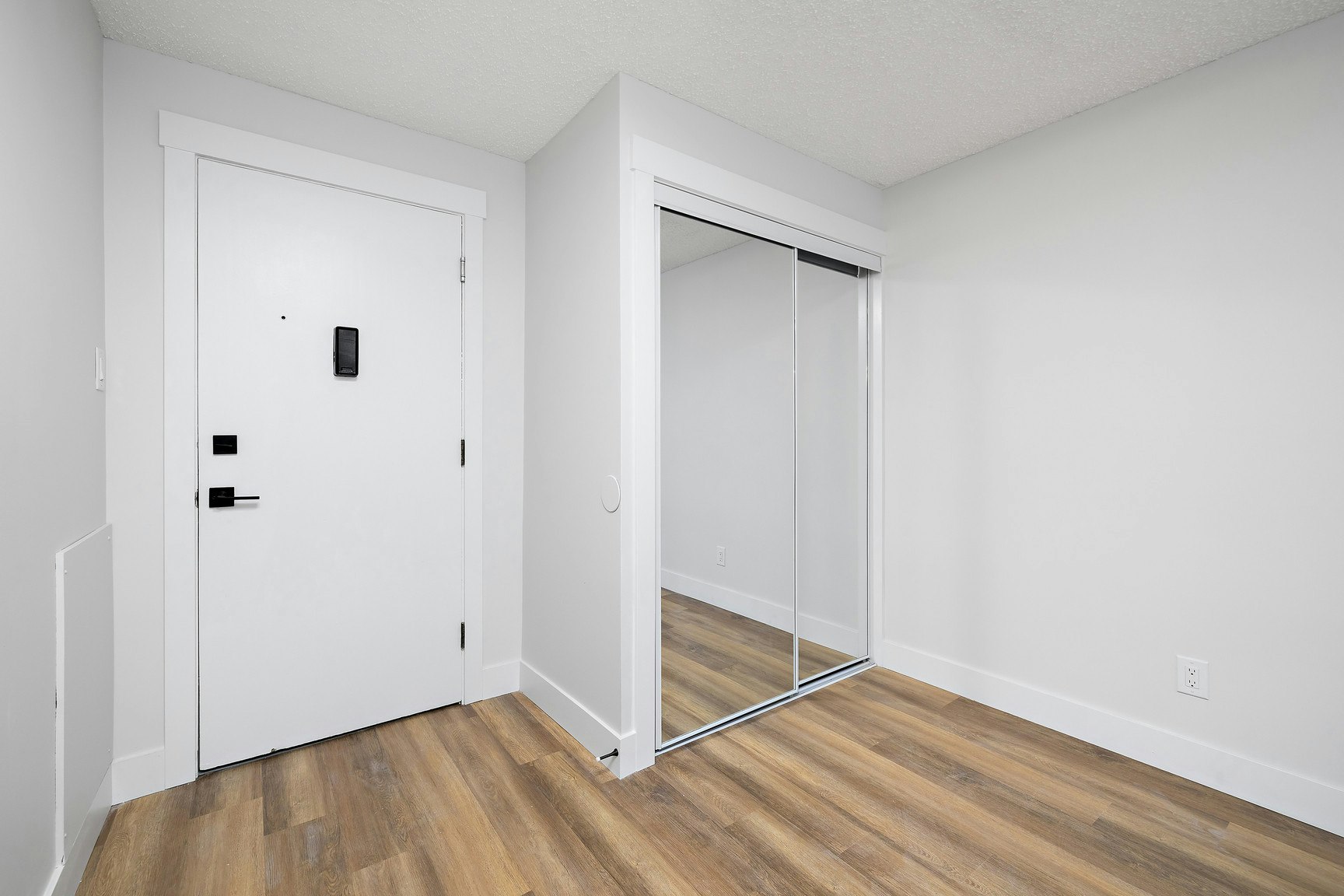 105-10630 114 Street Northwest, Edmonton, AB, T5H 3J9 - 12