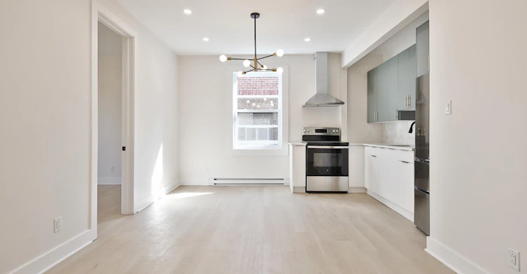4188 Décarie Boulevard, Montréal, QC, H4A 3K2 - 3