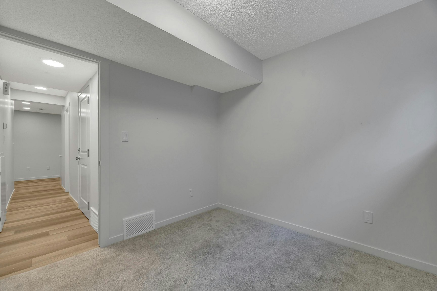 B-2818 192 Street Northwest, Edmonton, AB, T6M 3B5 - 9
