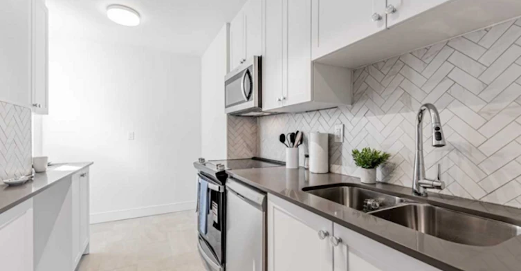 0102-7 Jackes Avenue, Toronto, ON, M4T 1E3 - 3