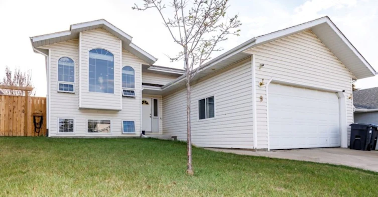 9 Parson Drive, Sylvan Lake, AB, T4S 1K4
