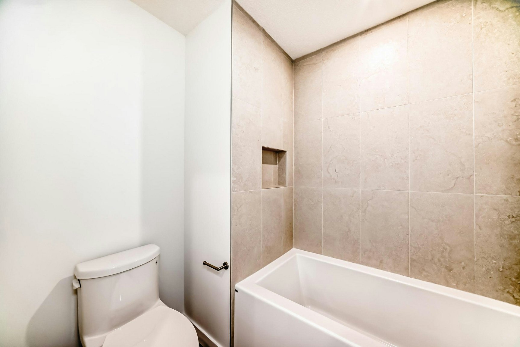 11111 51 Street Northwest, Edmonton, AB, T5W 3E5 - 12