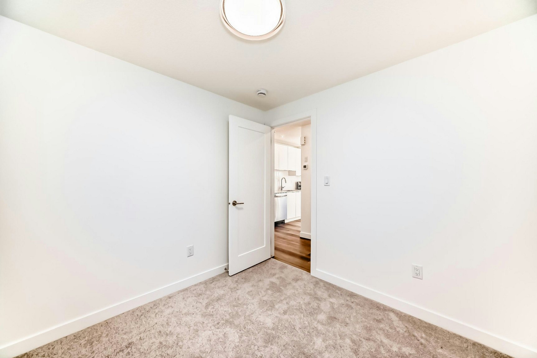 11111 51 Street Northwest, Edmonton, AB, T5W 3E5 - 15