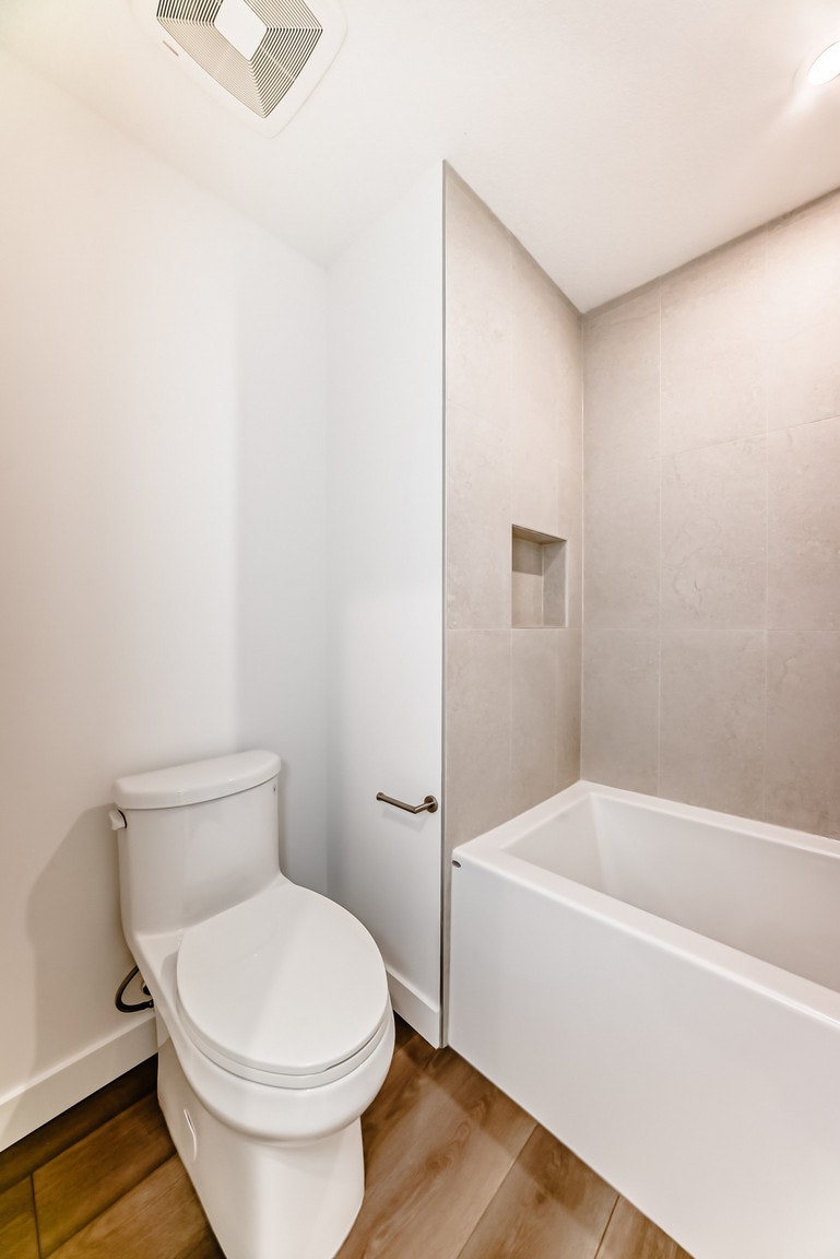 11111 51 Street Northwest, Edmonton, AB, T5W 3E5 - 11