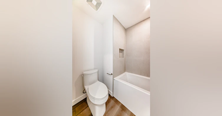 11111 51 Street Northwest, Edmonton, AB, T5W 3E5 - 11