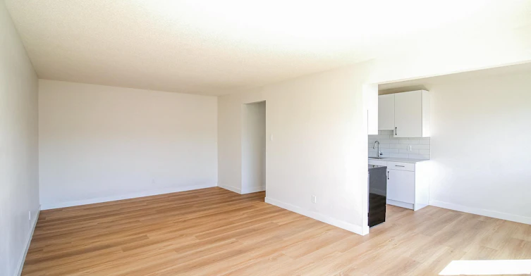 21-10955 84 Street Northwest, Edmonton, AB, T5H 1M5 - 3