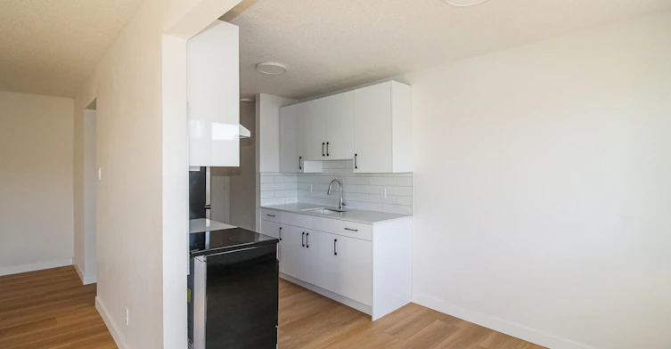 21-10955 84 Street Northwest, Edmonton, AB, T5H 1M5 - 4