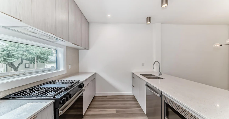 Main-6415 93 Street Northwest, Edmonton, AB, T6E 3B1 - 8