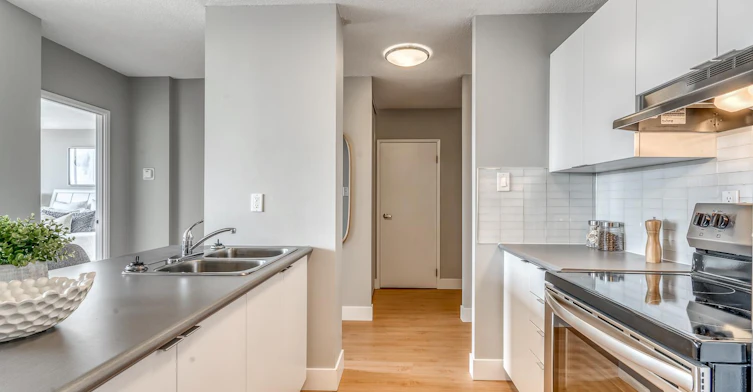 6205 101 Avenue Northwest, Edmonton, AB, T6A 0H3 - 9