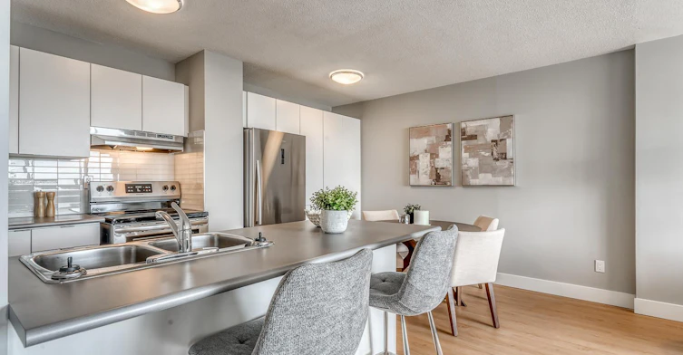 6205 101 Avenue Northwest, Edmonton, AB, T6A 0H3 - 8