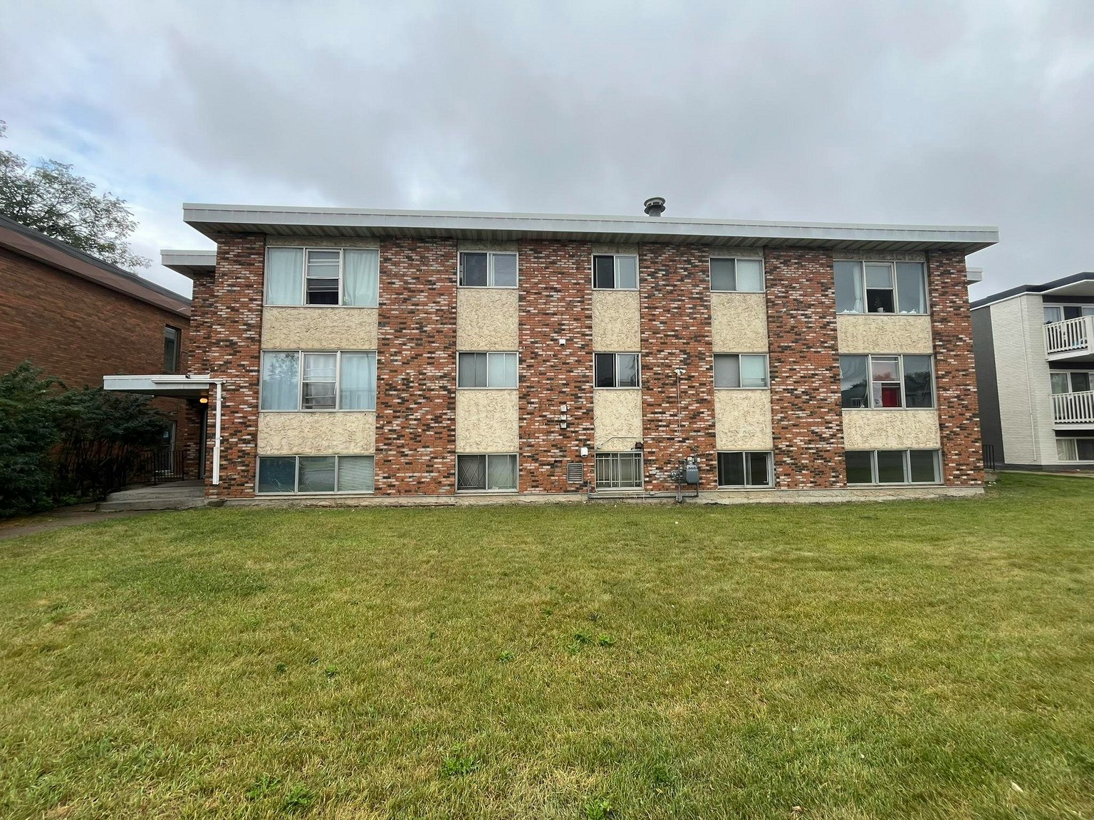 12108 82 Street Northwest, Edmonton, AB, T5B 2W7 - 13