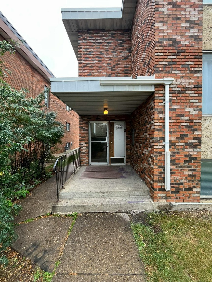 12108 82 Street Northwest, Edmonton, AB, T5B 2W7 - 15
