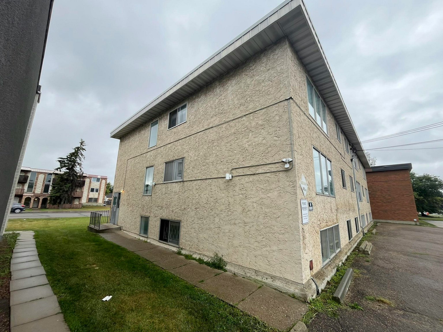 12108 82 Street Northwest, Edmonton, AB, T5B 2W7 - 11