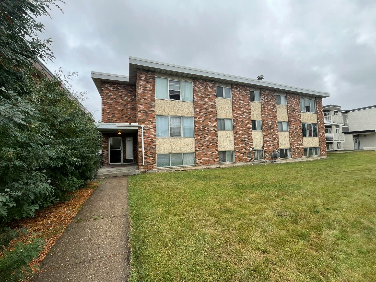 12108 82 Street Northwest, Edmonton, AB, T5B 2W7 - 14