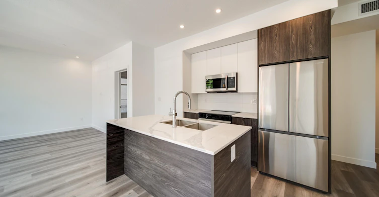 201-10015 113 Street, Edmonton, AB, T5K 1N8 - 13