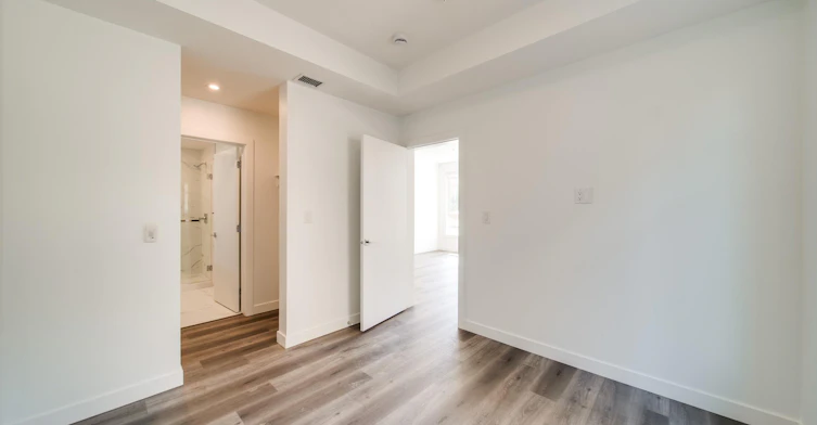 201-10015 113 Street, Edmonton, AB, T5K 1N8 - 16