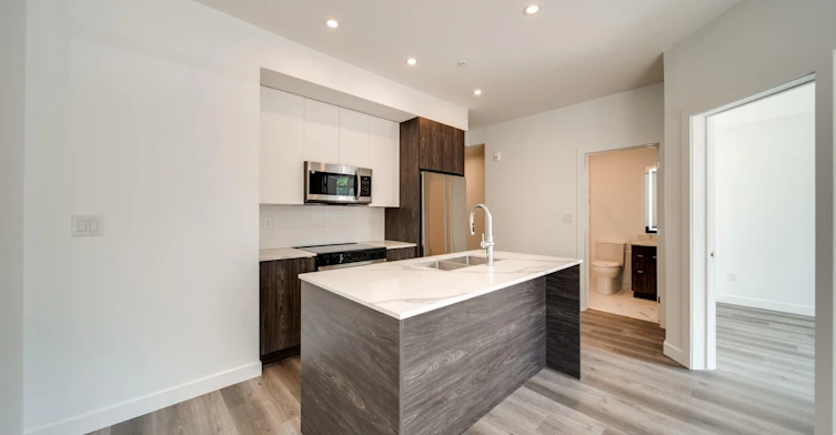 208-10015 113 Street, Edmonton, AB, T5K 1N8 - 15