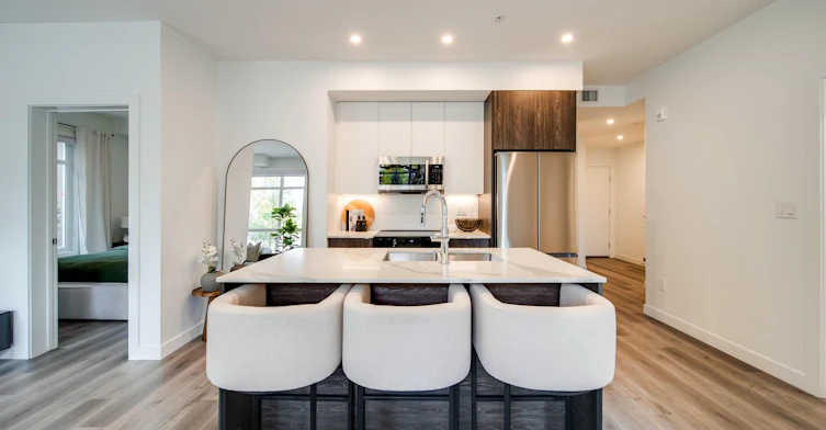103-10015 113 Street, Edmonton, AB, T5K 1N8 - 2