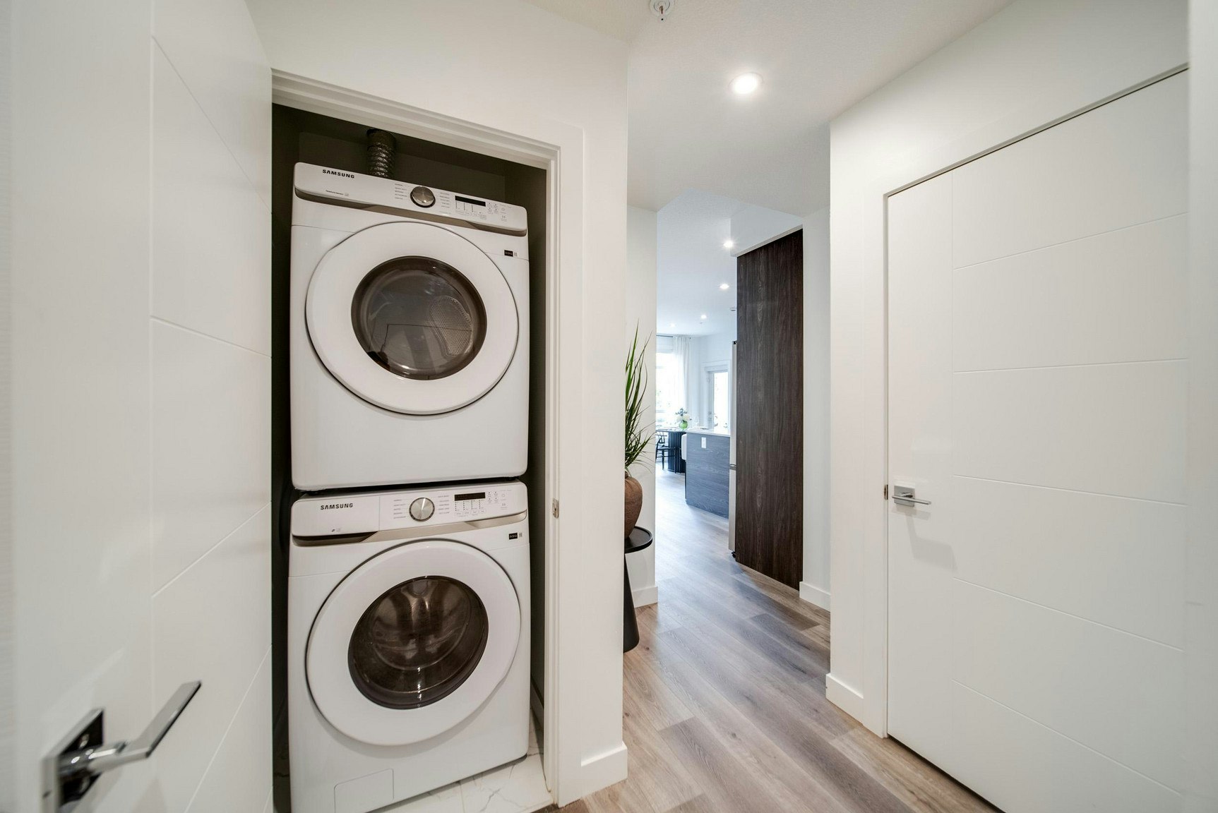 303-10015 113 Street, Edmonton, AB, T5K 0S8 - 2