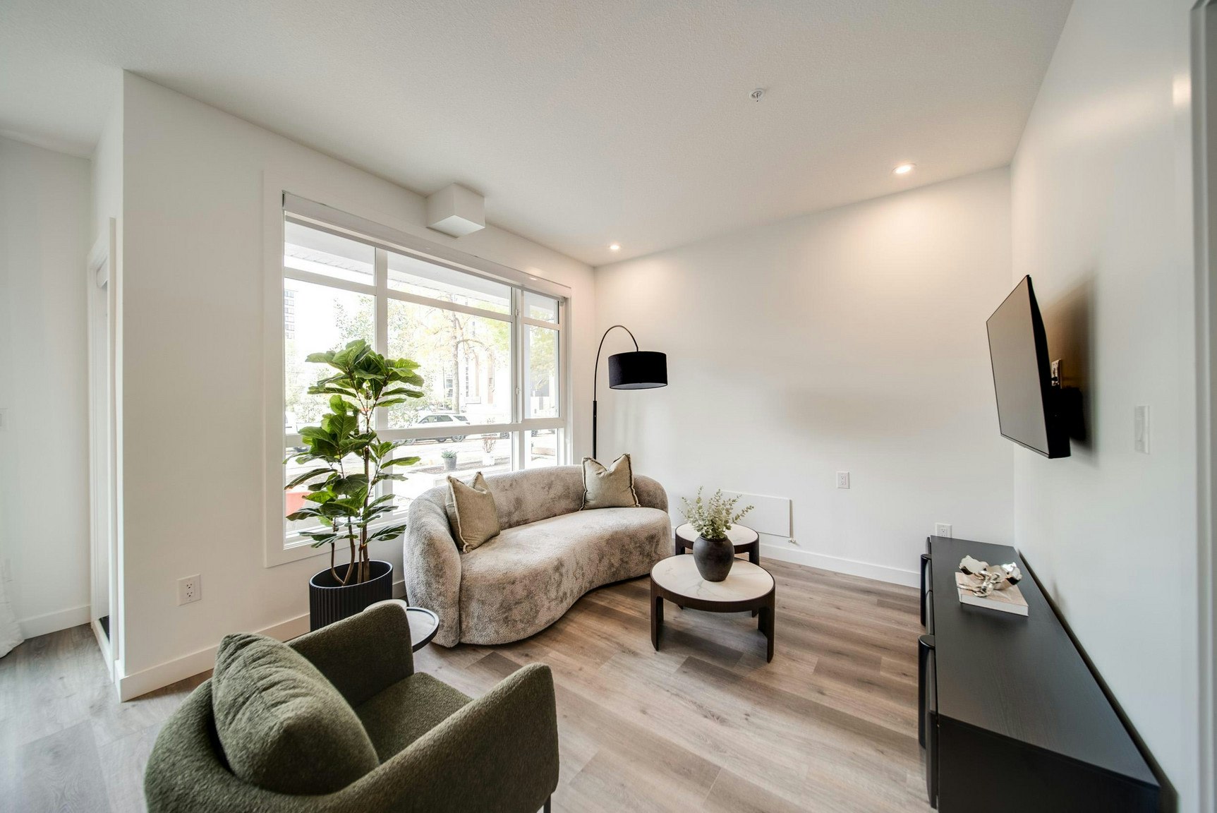 511-10015 113 Street, Edmonton, AB, T5K 1N8