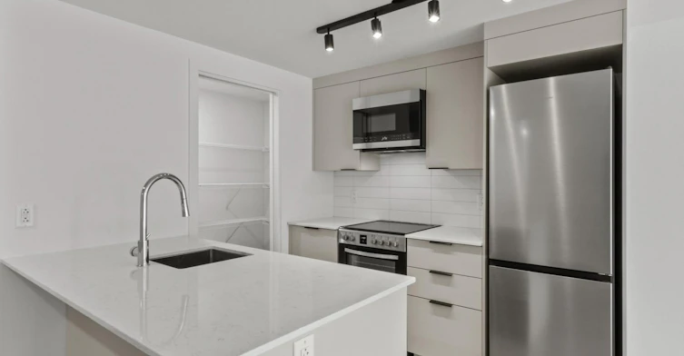2198 De Maisonneuve Boulevard Est, Montréal, QC, H2K 0G5 - 26