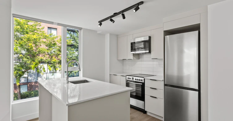 2198 De Maisonneuve Boulevard Est, Montréal, QC, H2K 0G5 - 36