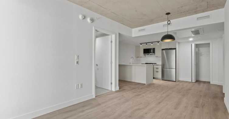 2198 De Maisonneuve Boulevard Est, Montréal, QC, H2K 0G5 - 3